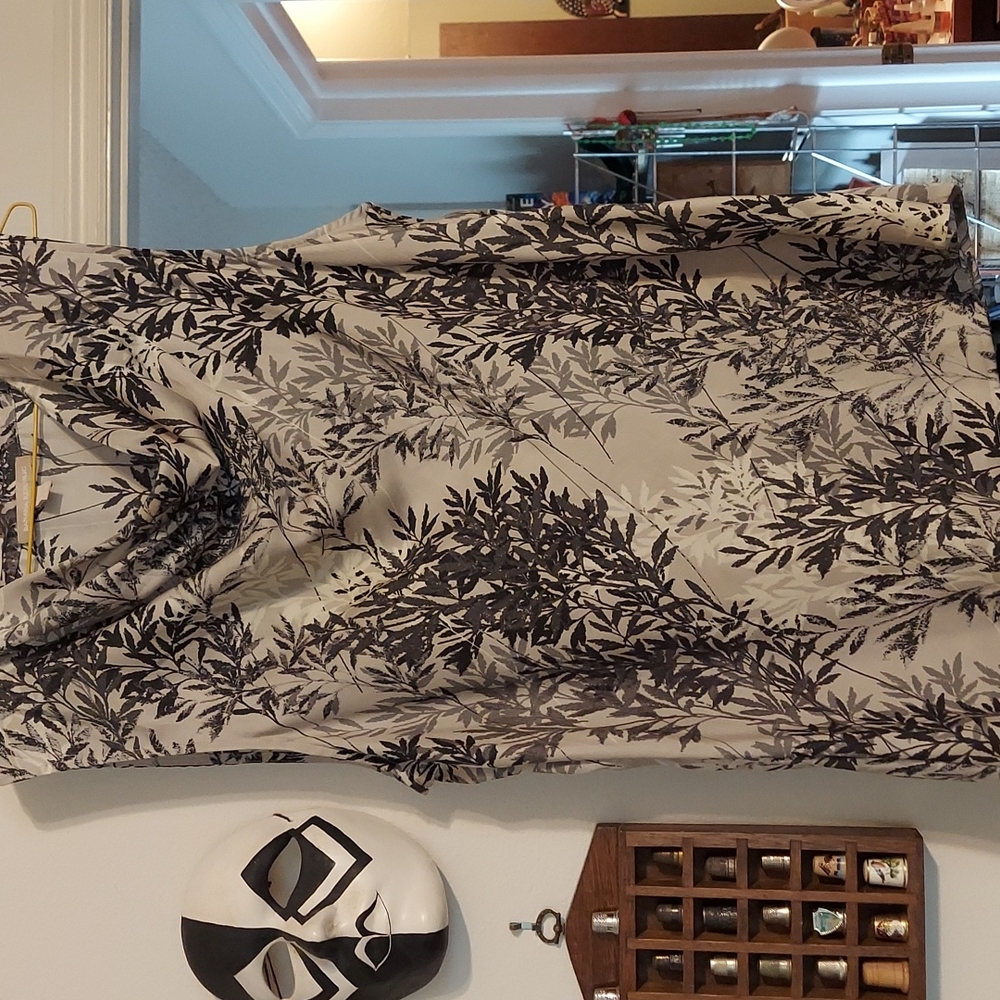 Banana Republic Ladies blouse cowl neck gray with black and white fern pattern